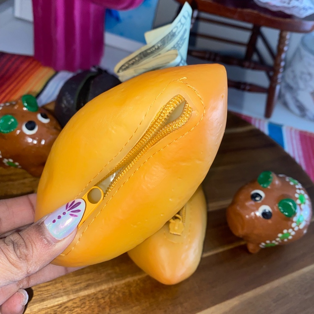 Bolillo coin purse